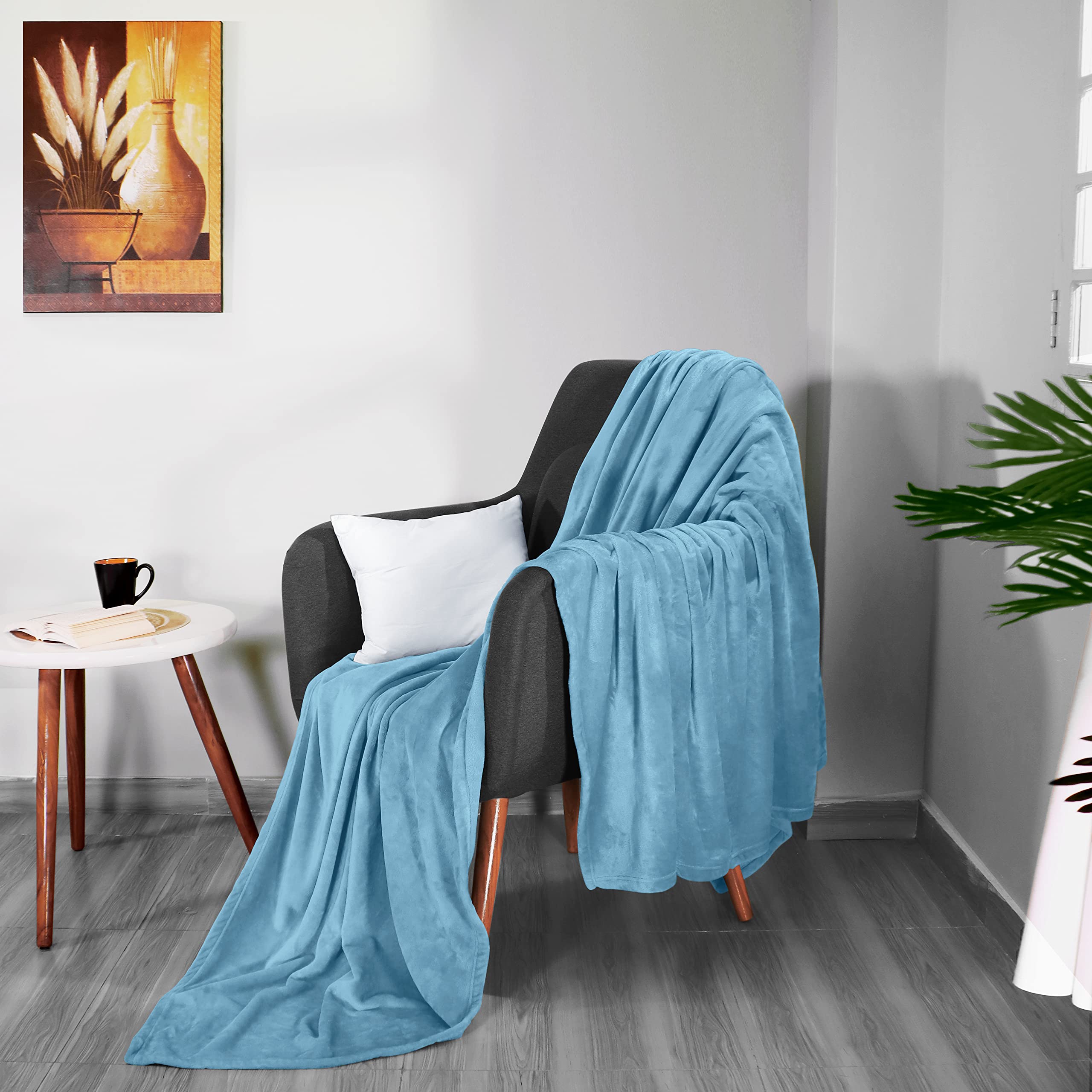 Utopia Bedding easy-care blanket is machine washable and dryer-friendly