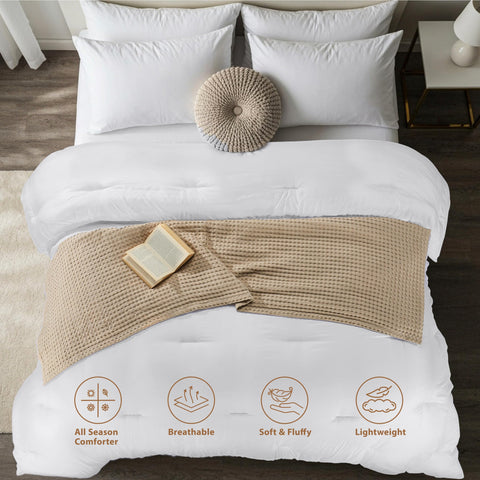 Close-up of even distribution stitching on Utopia Bedding comforter for fluffy loft