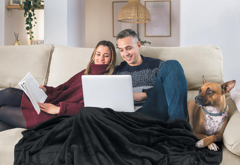 Utopia Bedding fleece blanket 1-inch hem for durable edges