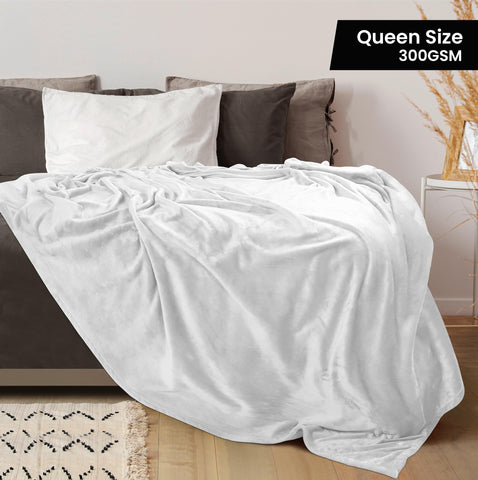 Utopia Bedding fleece blanket queen white close-up, plush texture and breathable microfiber