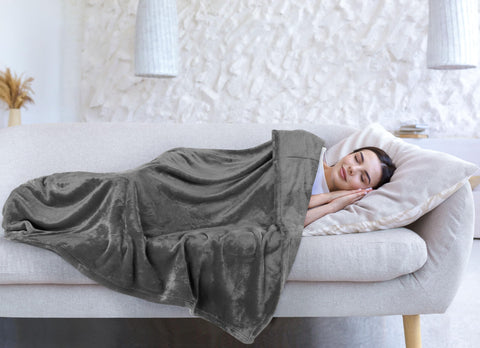Detailed hem and stitching on Utopia Bedding fleece blanket Twin XL grey