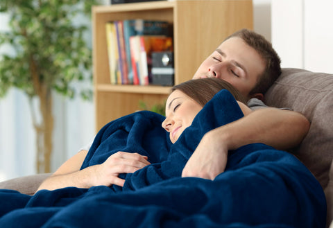 Utopia Bedding fleece blanket soft microfiber texture enhances everyday comfort