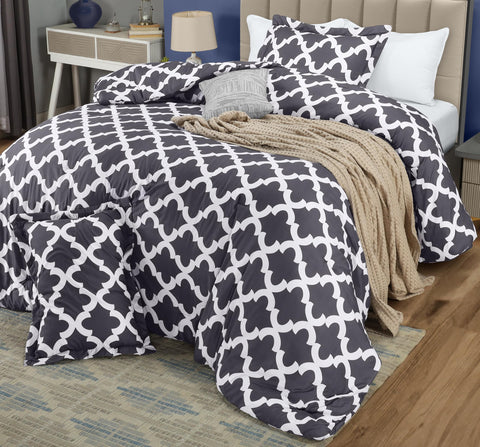 King size 90 x 102 inches by Utopia Bedding for ample bed coverage.