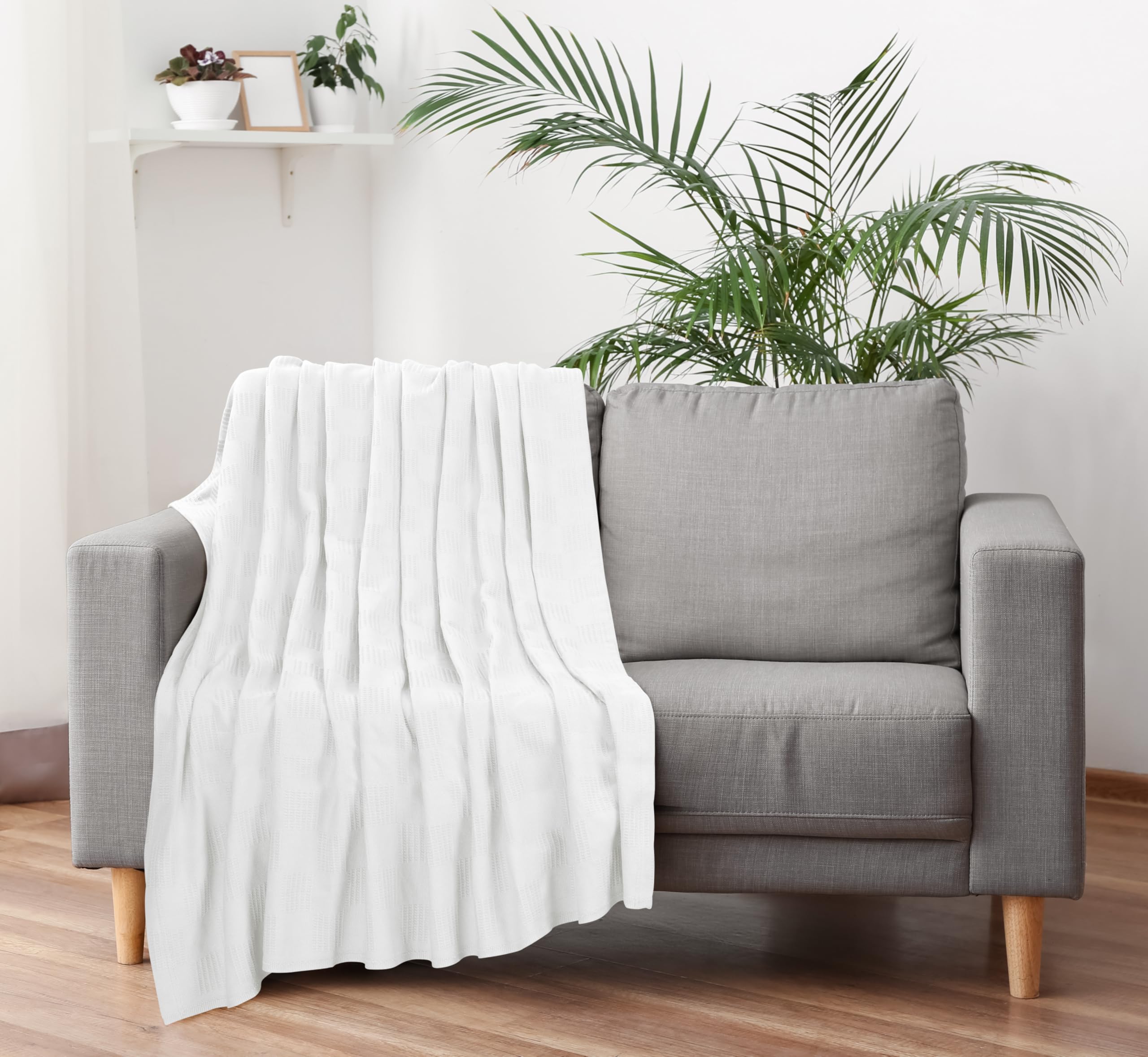 Utopia Bedding lightweight design keeps your room airy.