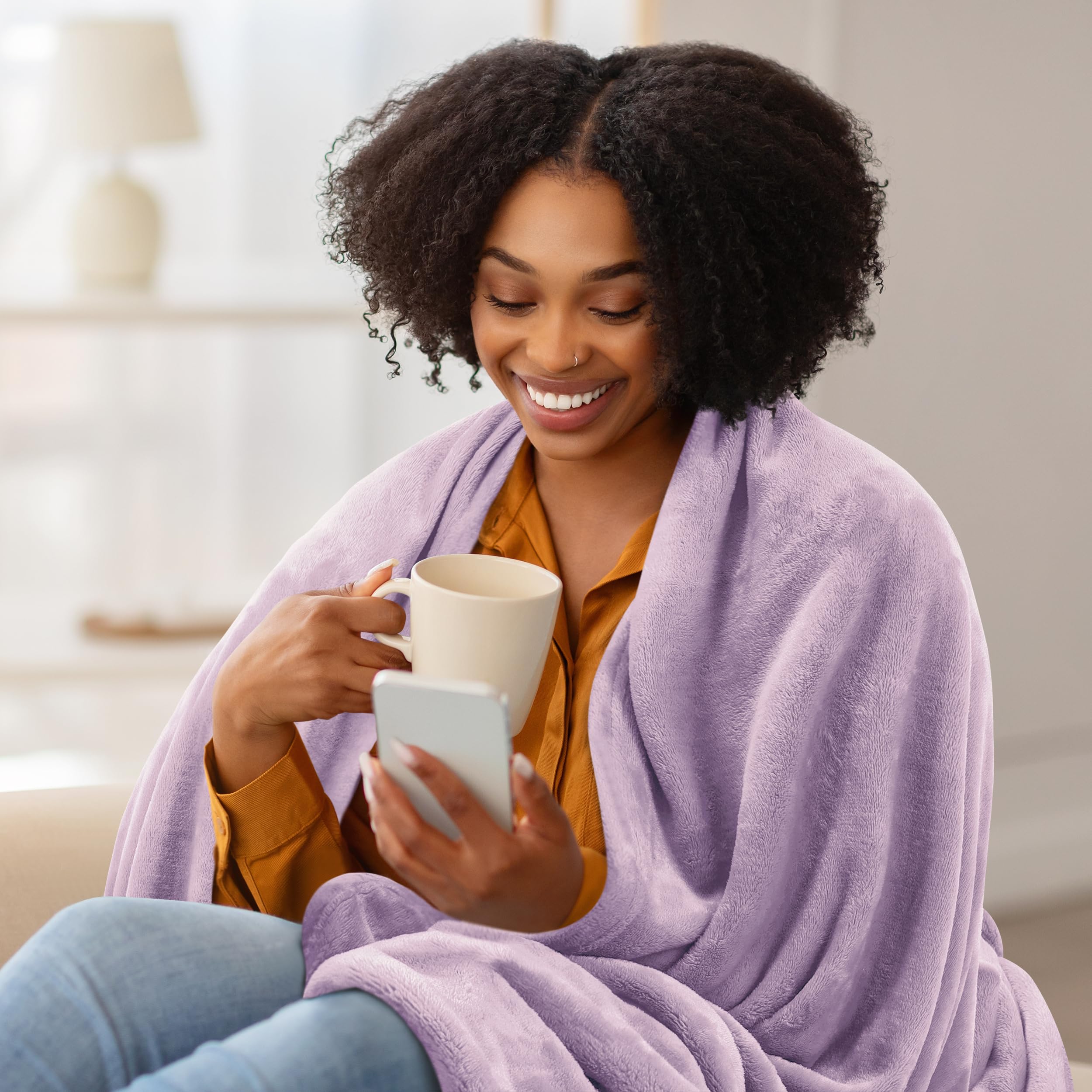 Utopia Bedding Lilac fleece blanket hem detail highlights durability and refined finish.