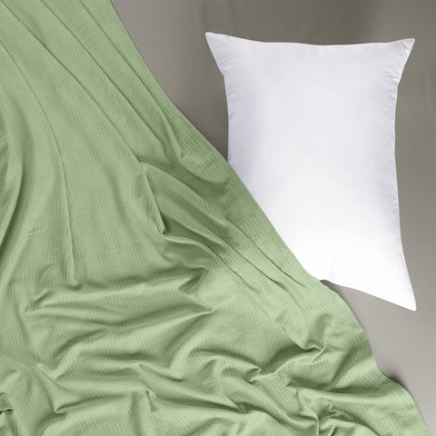 Utopia Bedding lightweight cotton blanket delivers breathable warmth