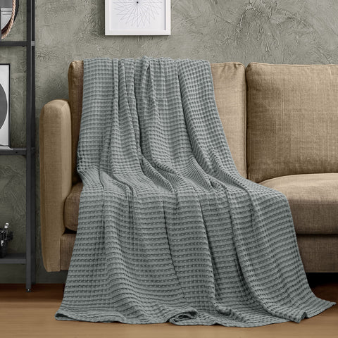 Close-up of ring spun edging on Utopia Bedding waffle blanket