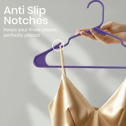 Utopia Home plastic hangers shoulder-grooves protect garments from slipping.