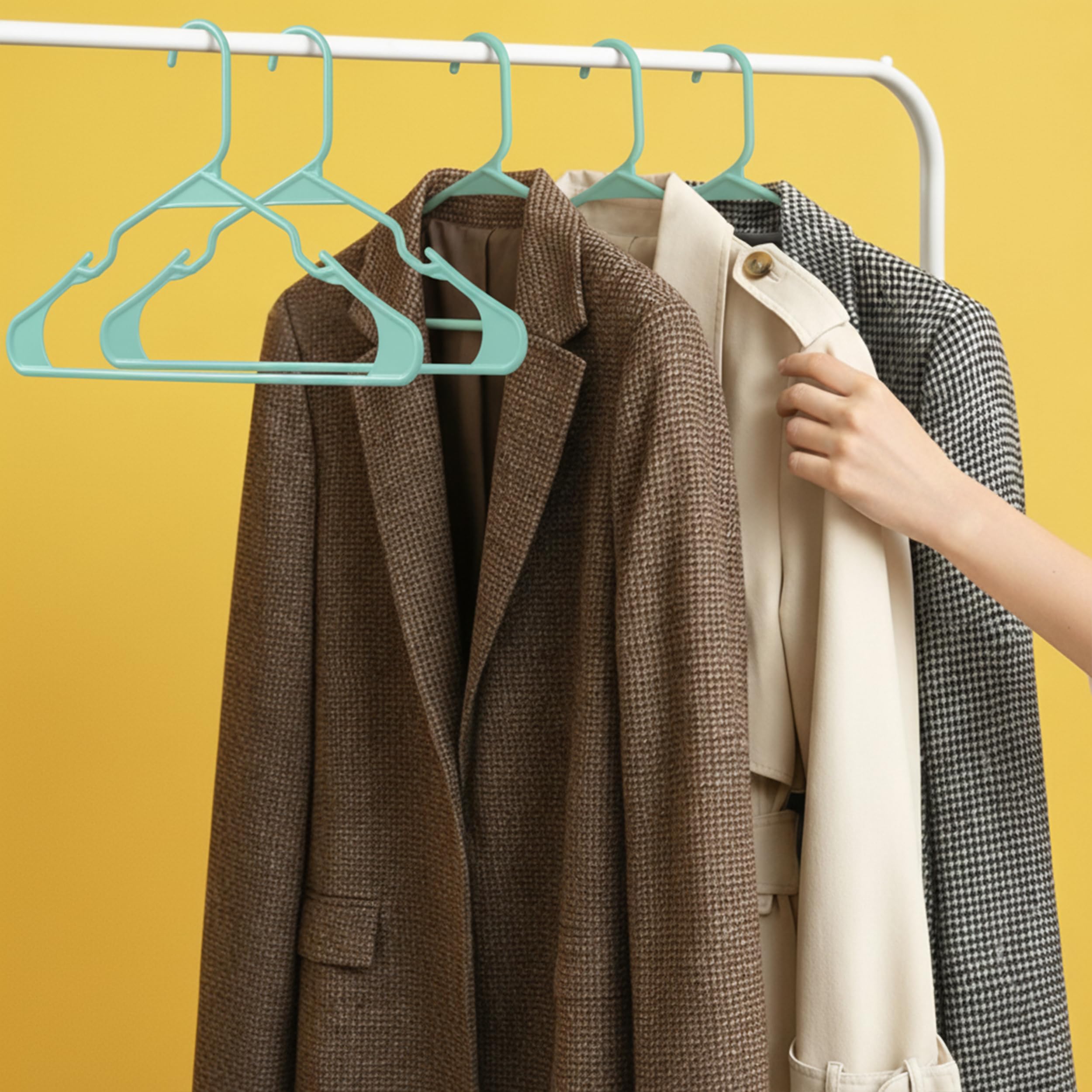 Sturdy Utopia Home hangers support shirts, pants, and coats without sagging.