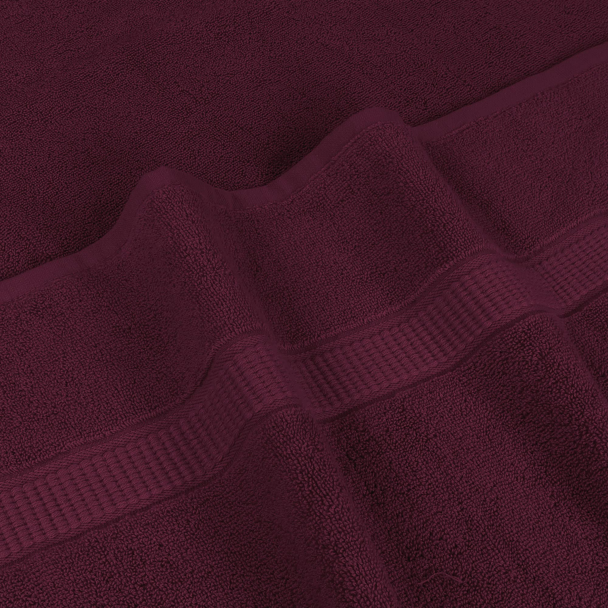 Utopia Towels 35x70-inch bath sheet offers ample wrapping comfort.