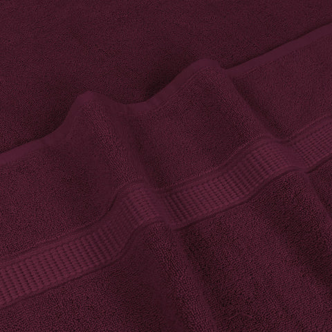 Utopia Towels 35x70-inch bath sheet offers ample wrapping comfort.