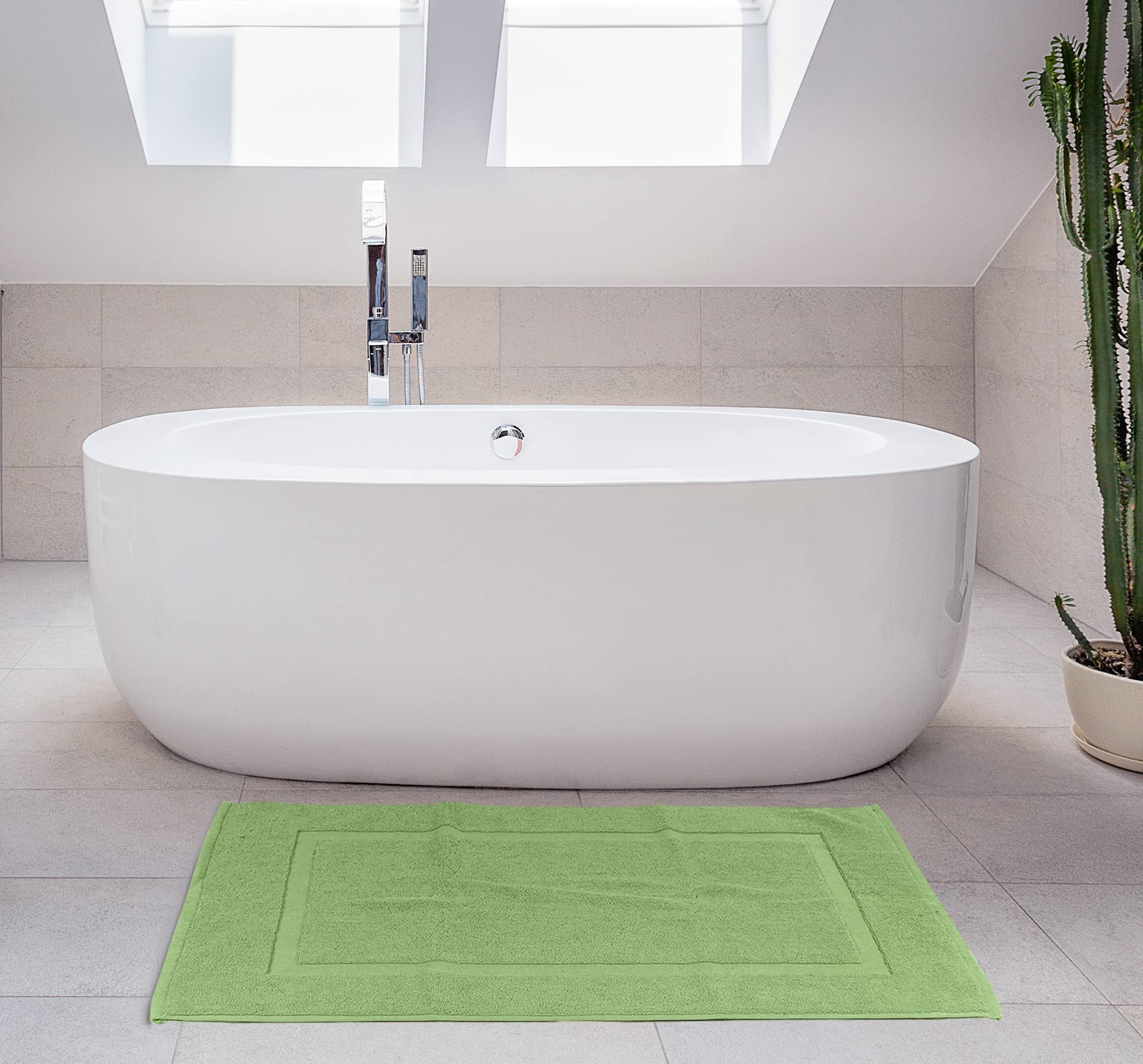 Utopia Towels Cotton Banded Rug gift-ready design suits any bathroom.
