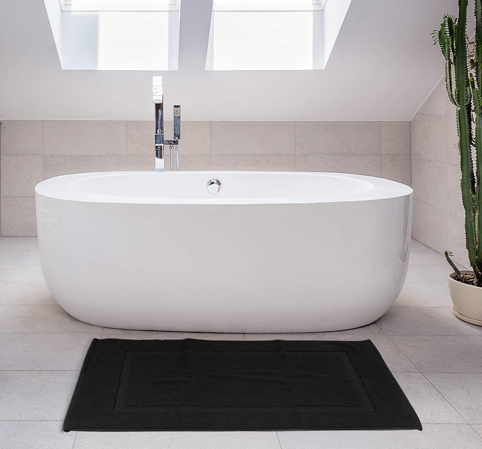 Utopia Towels white cotton rug supports a tidy, slip-free bathroom setup.