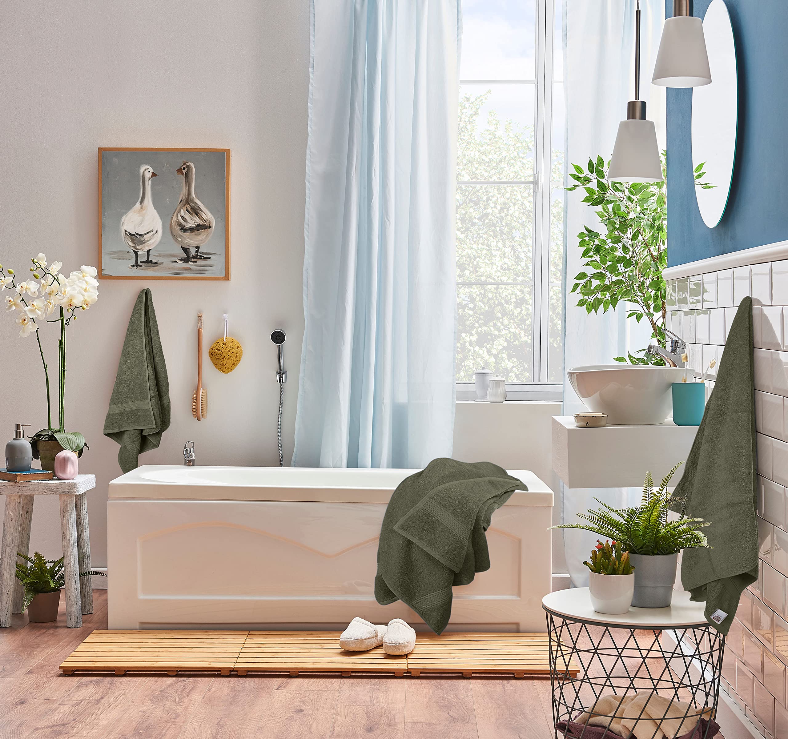 Utopia Towels double stitched hems provide durable edge finish