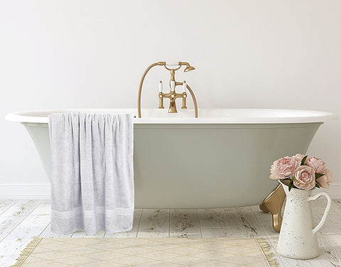 Utopia Towels extra-large sheet provides consistent warmth and coverage for lounging.