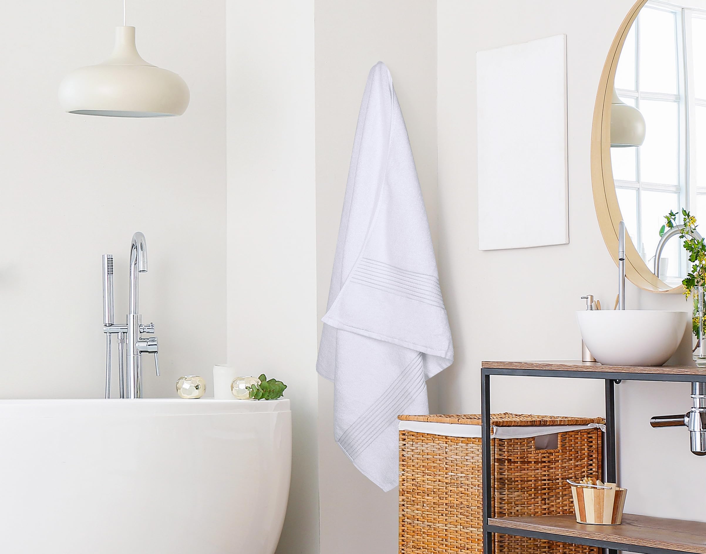 Utopia Towels machine-washable care tag supports easy cleaning.