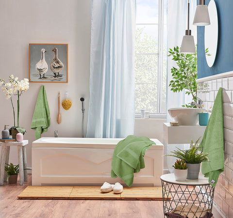 Utopia Towels Majestic Plush washcloth 12x12 provides gentle cleansing with soft fibers