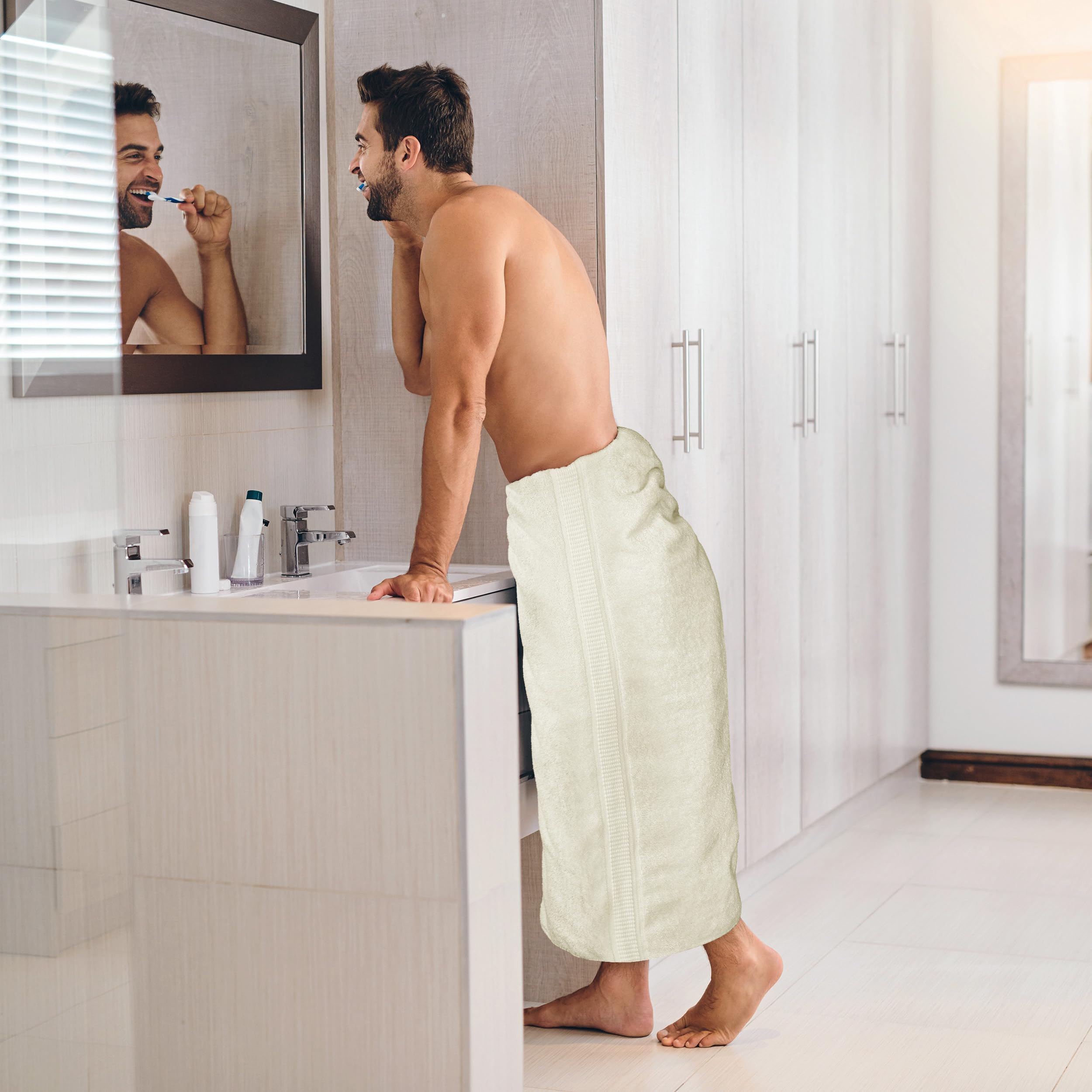 Utopia Towels neatly finished edges detail for durable, tidy laundry days.