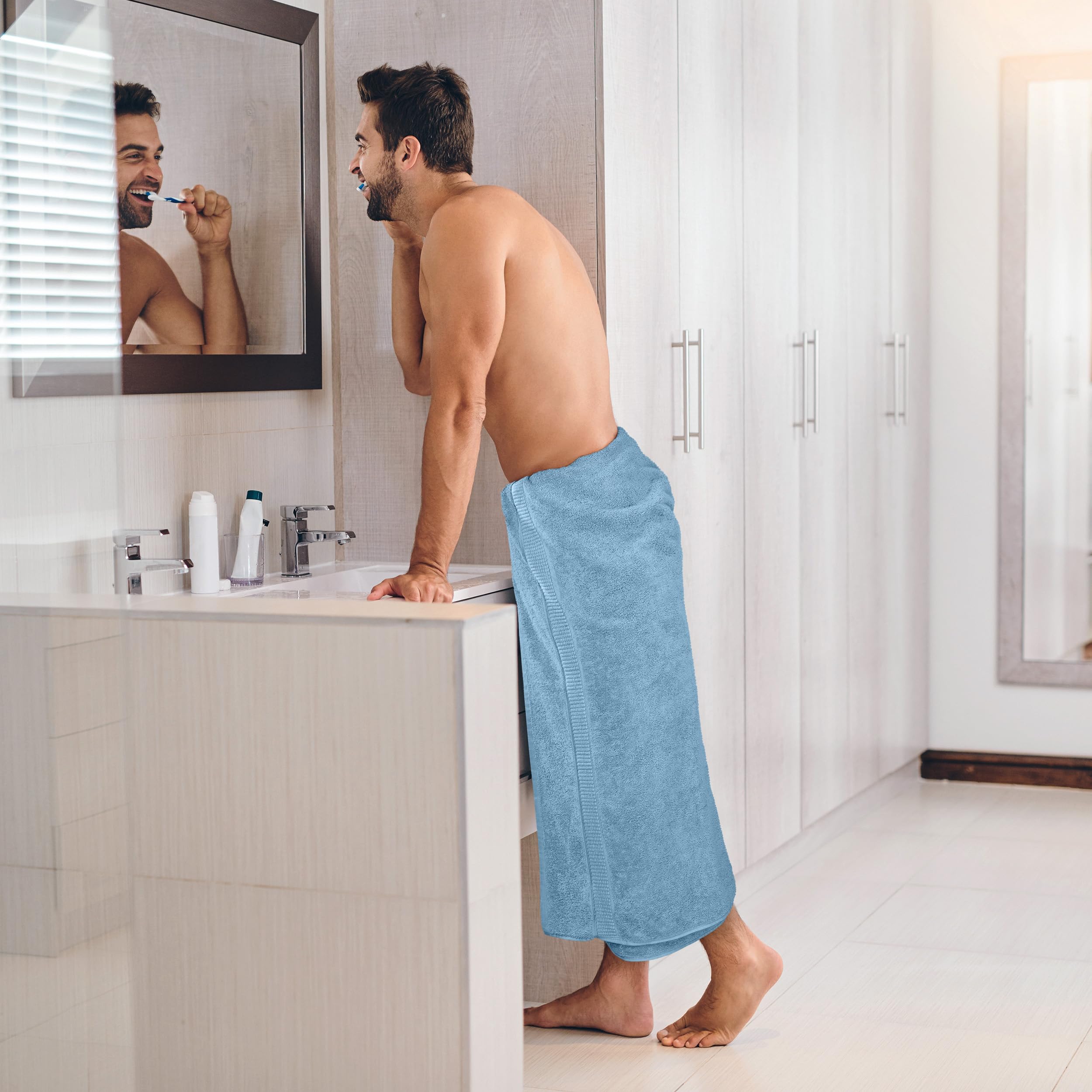 Neatly finished edges on Utopia Towels jumbo bath sheet for durable wear