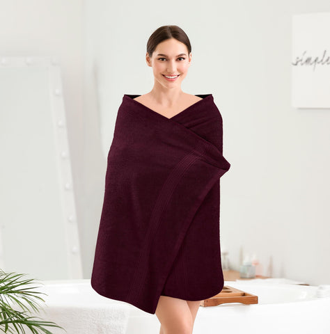 Utopia Towels poolside use emphasizes absorbent performance after swimming