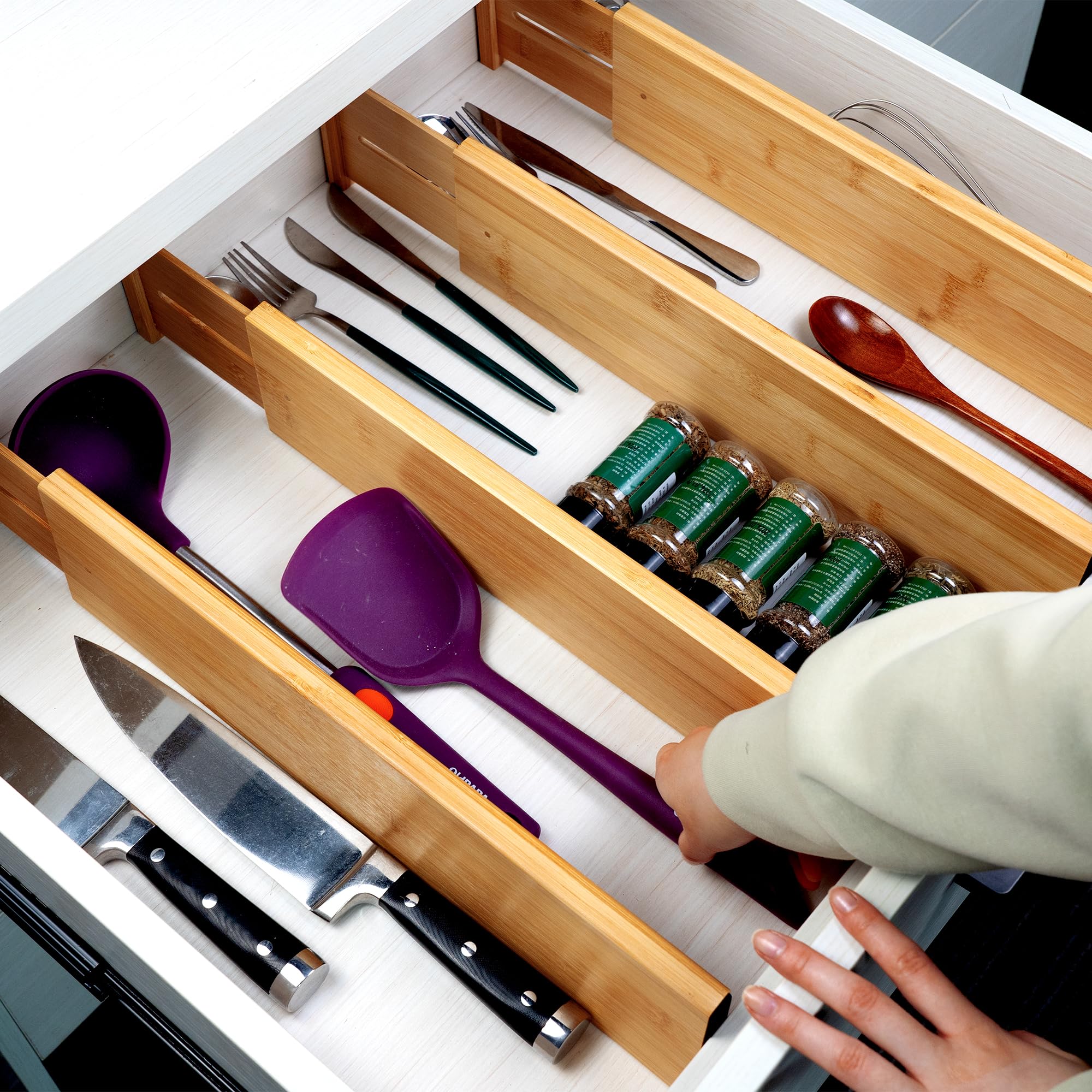 Non-slip end pads protect your drawer surfaces