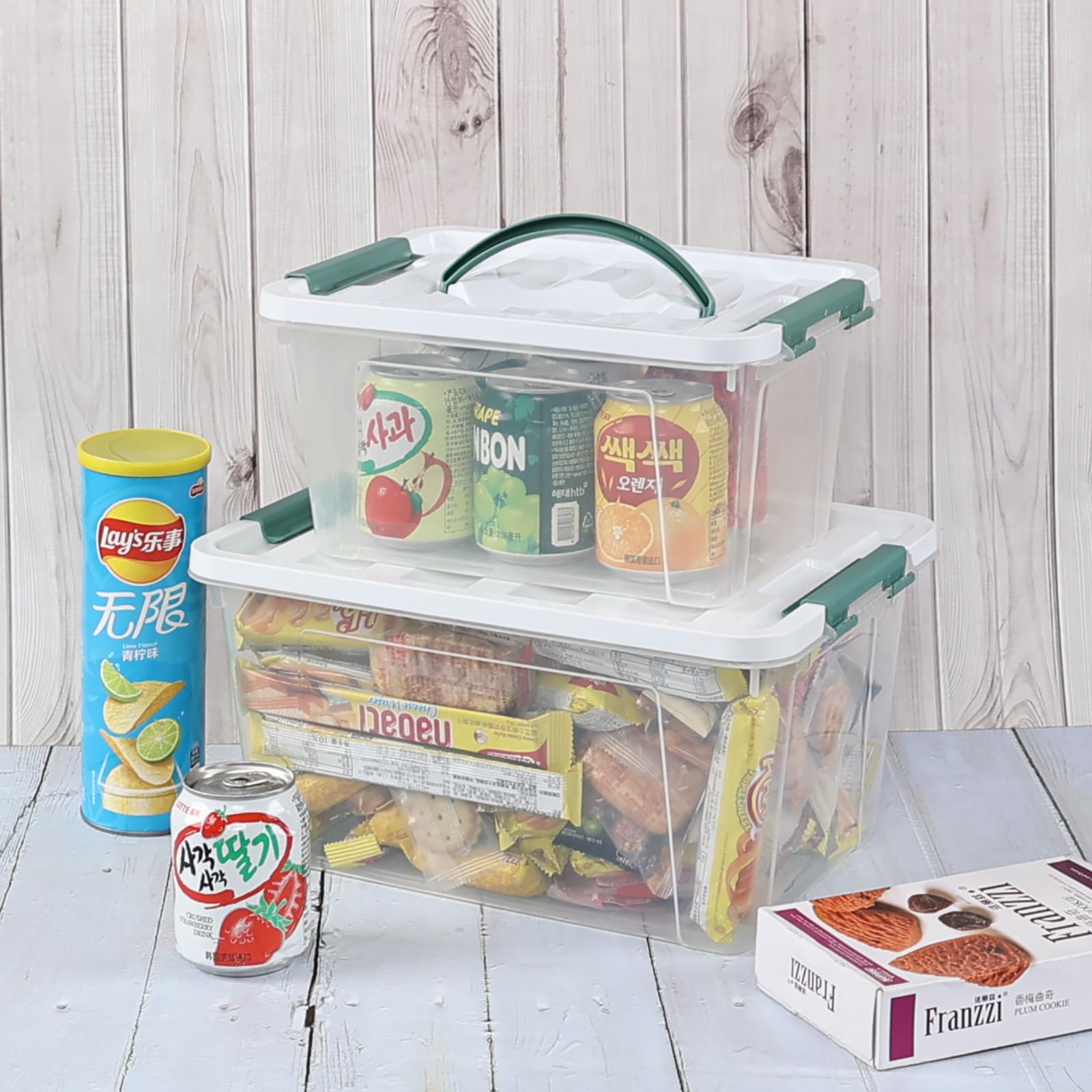 Uumitty durable plastic handles for easy carrying and transport.