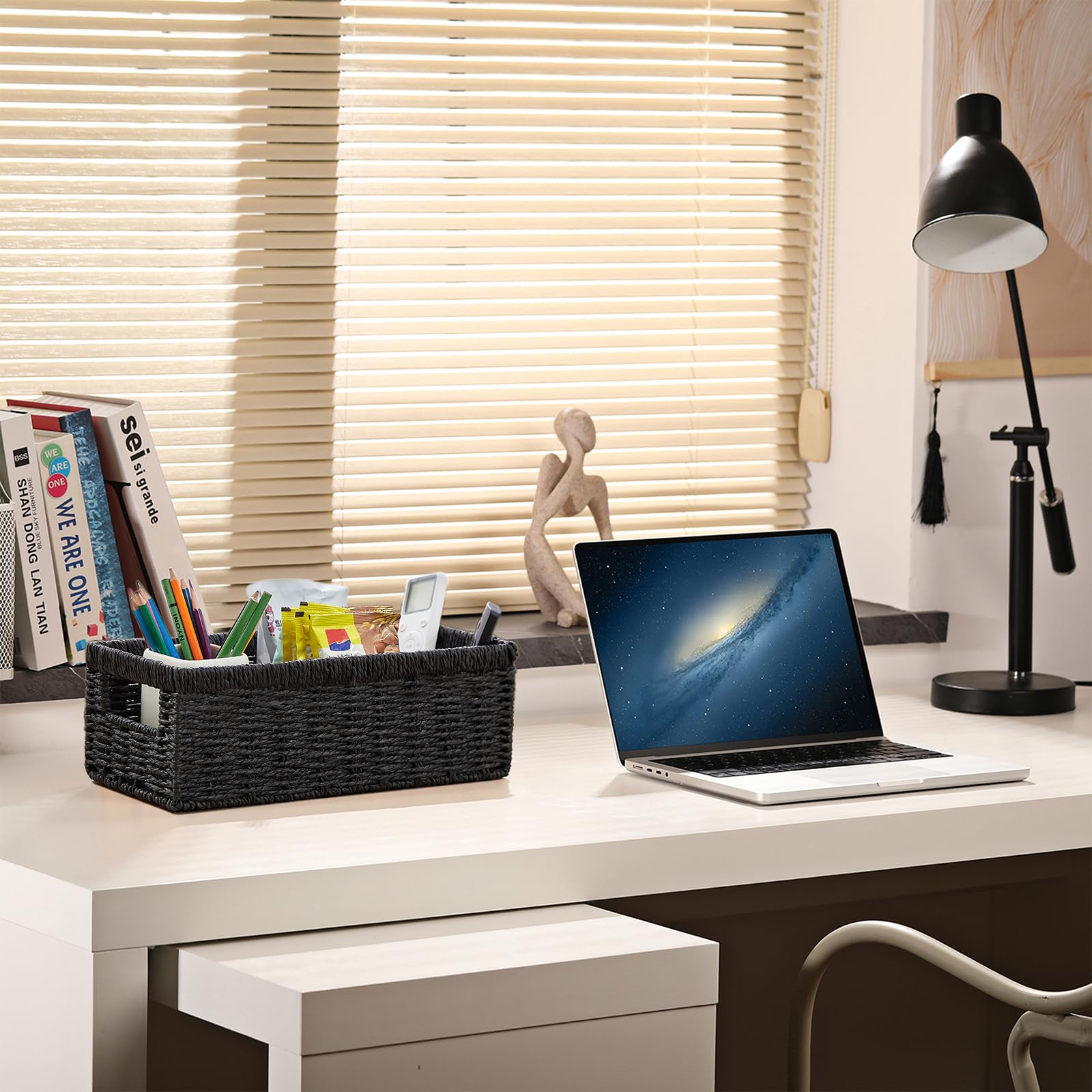 Vagusicc wicker basket close-up shows durable interior frame and weave.