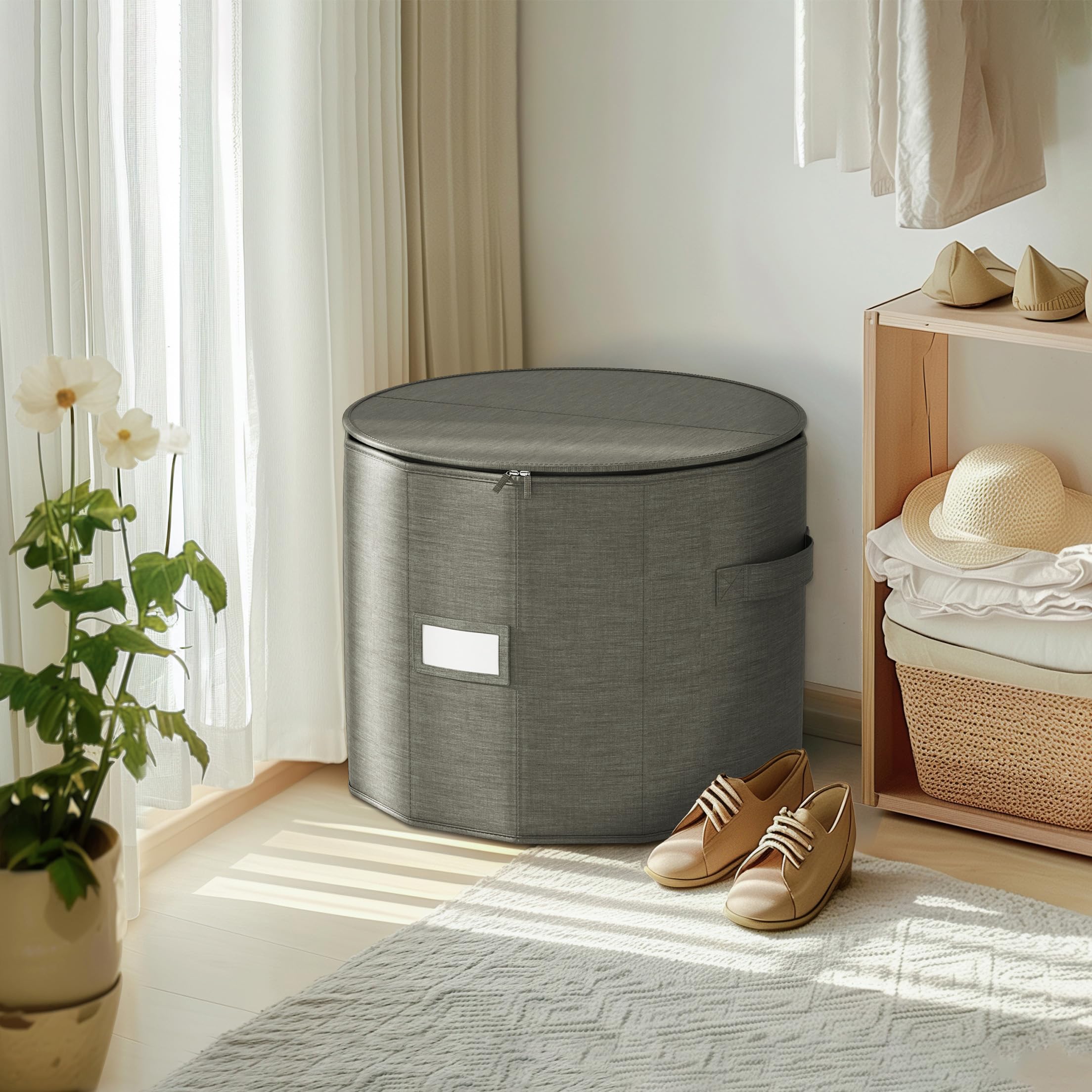 Vailando adjustable dividers demonstrate flexible storage for multiple shoe sizes