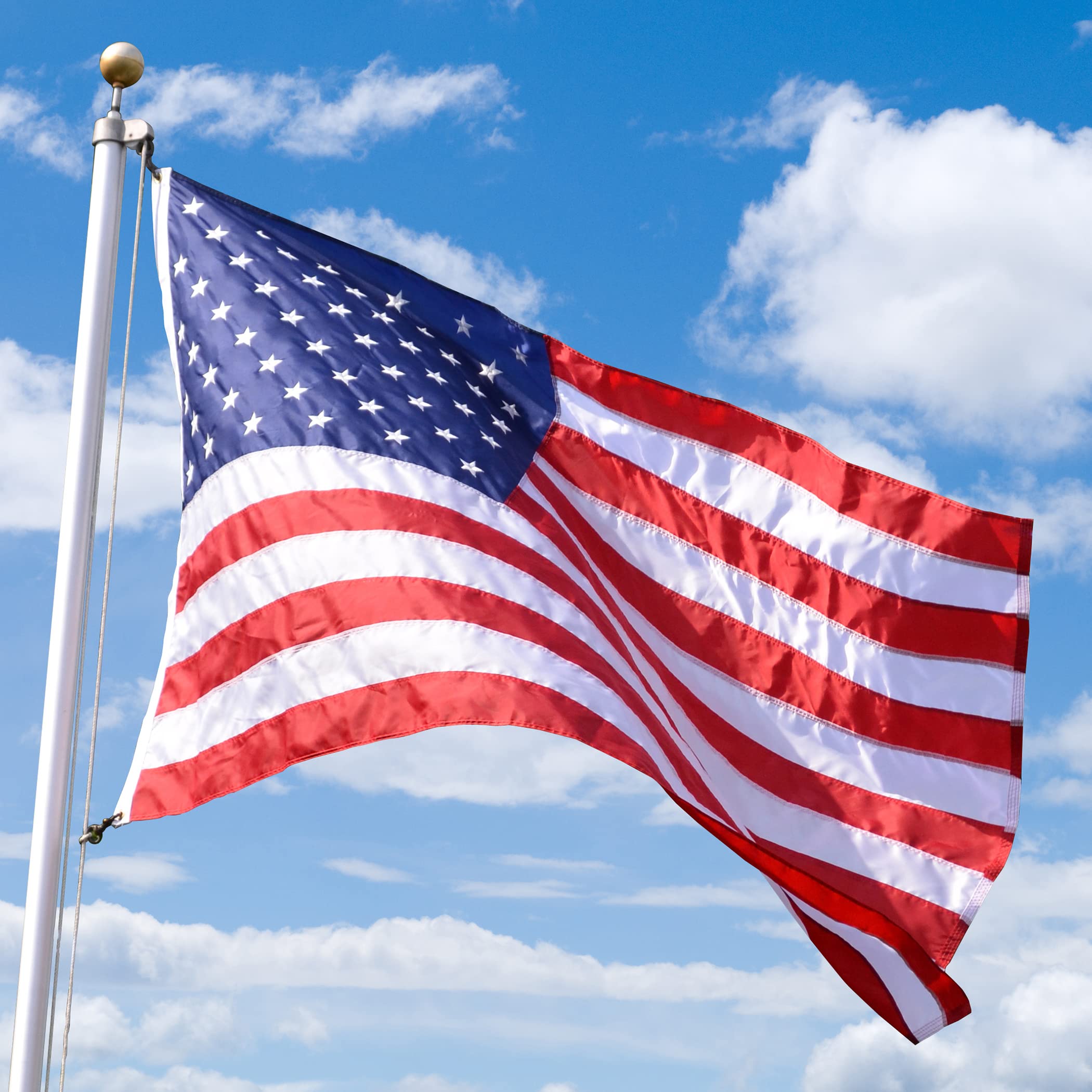 Valley Forge US4PN flag with brass grommets on the left edge