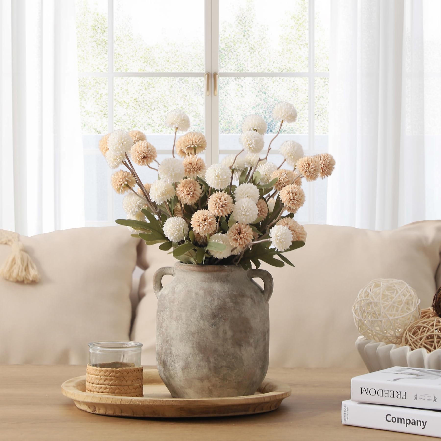 Vanselia ceramic flower vase features a non-slip base to protect surfaces.