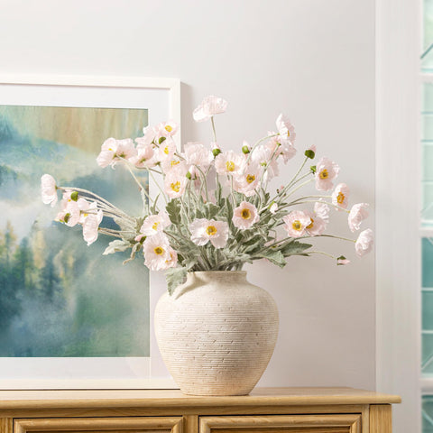 Vanselia vase used as a standalone centerpiece in any room.