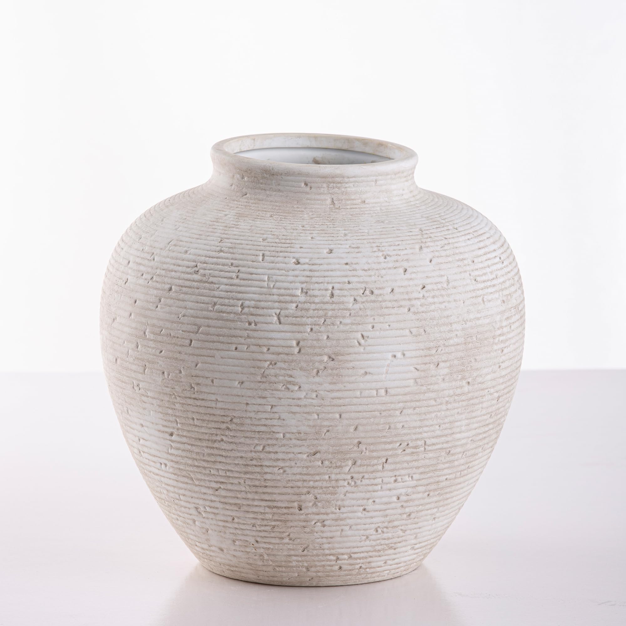 Vanselia ceramic vase texture detail shows handcrafted craftsmanship.