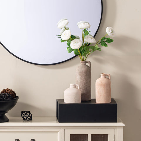 Vanselia vase for dried florals enhances living spaces.