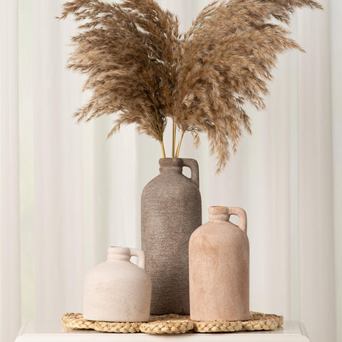 Vanselia vase features a non-slip base to protect furniture.