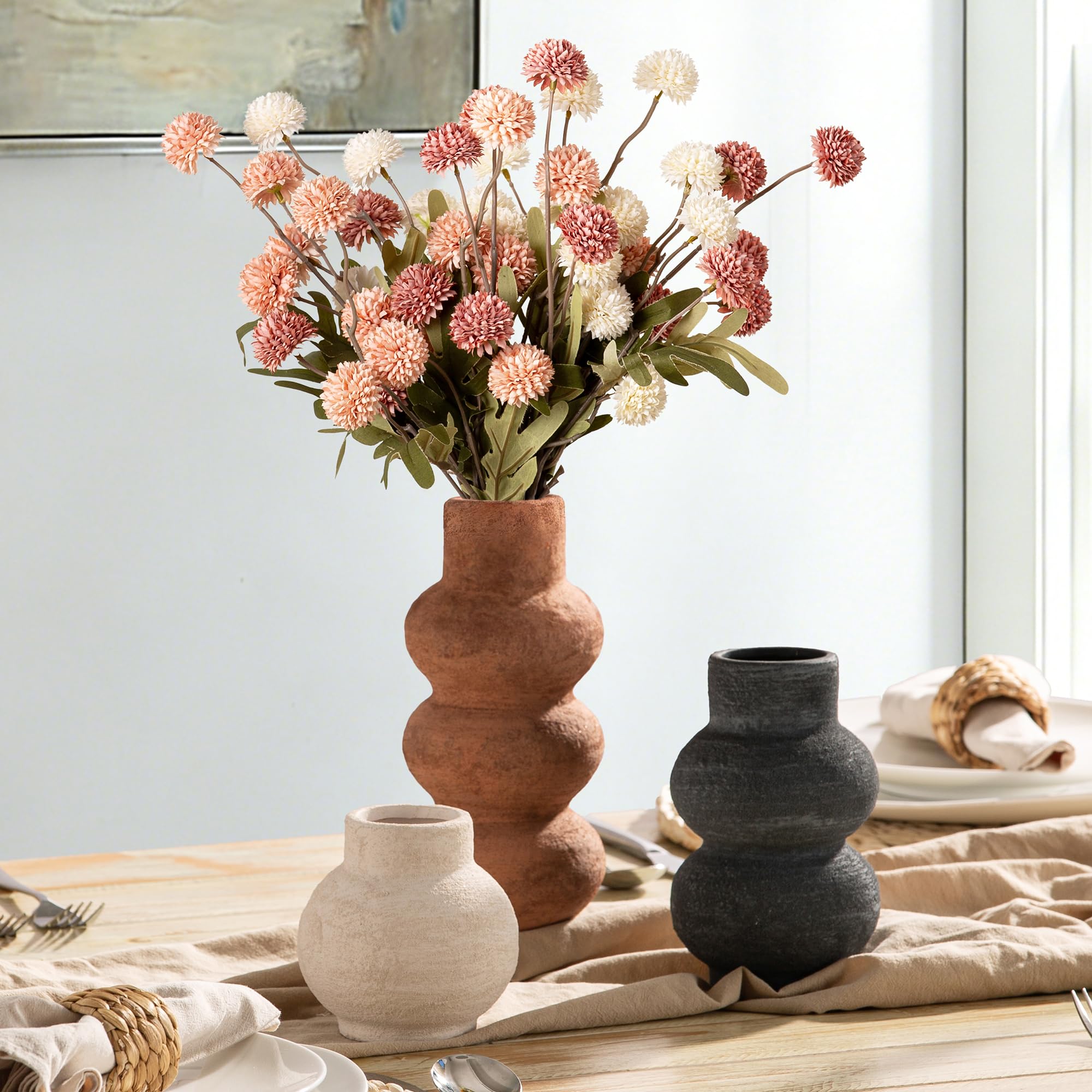 Vanselia medium vase top-view ideal for compact shelves.
