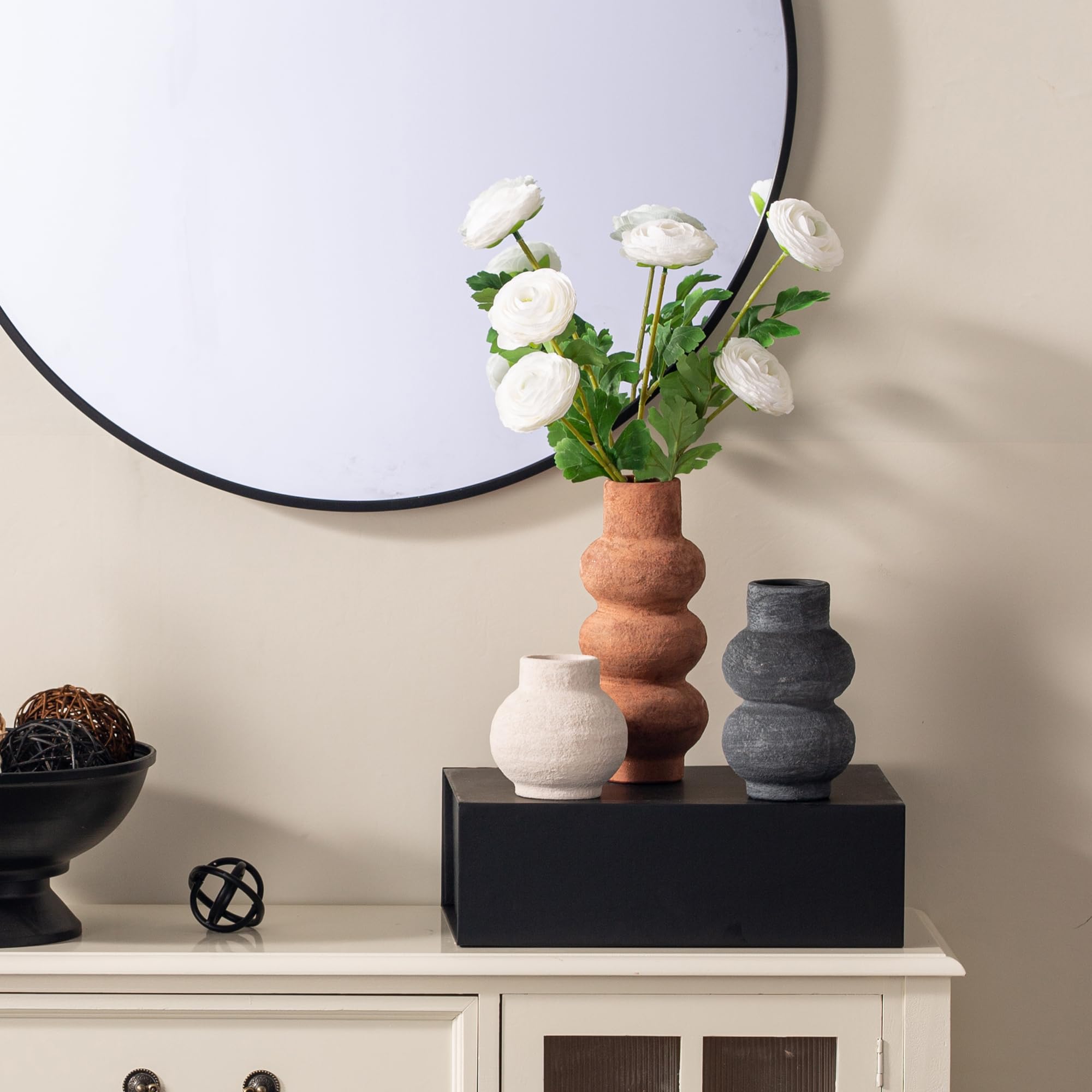 Vanselia small vase top-view perfect for desks and nightstands.