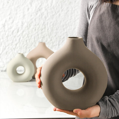 Vanselia donut vase with waterproof interior supports water-based displays