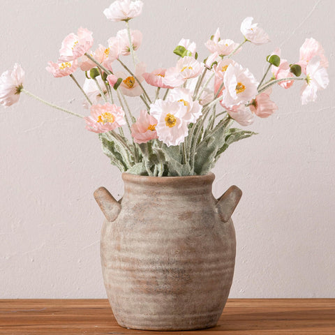 Gift-ready Vanselia vase box for thoughtful occasions.