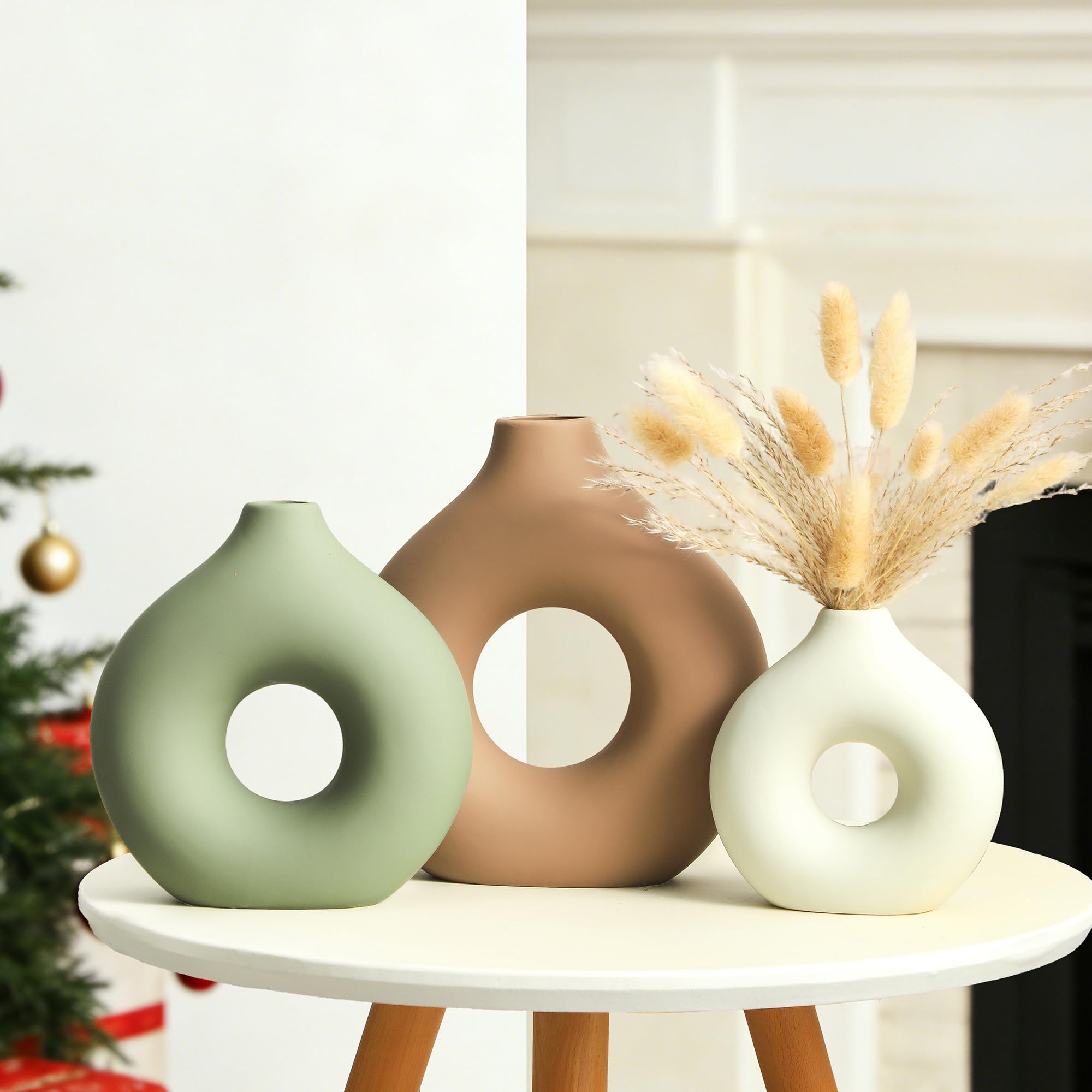 Vanselia donut ceramic vase small, playful decor for shelves and desks