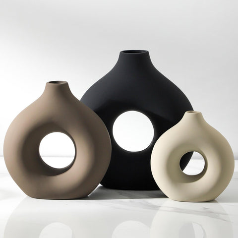 Vanselia donut-shaped ceramic vase large, ideal as a centerpiece for modern tables.