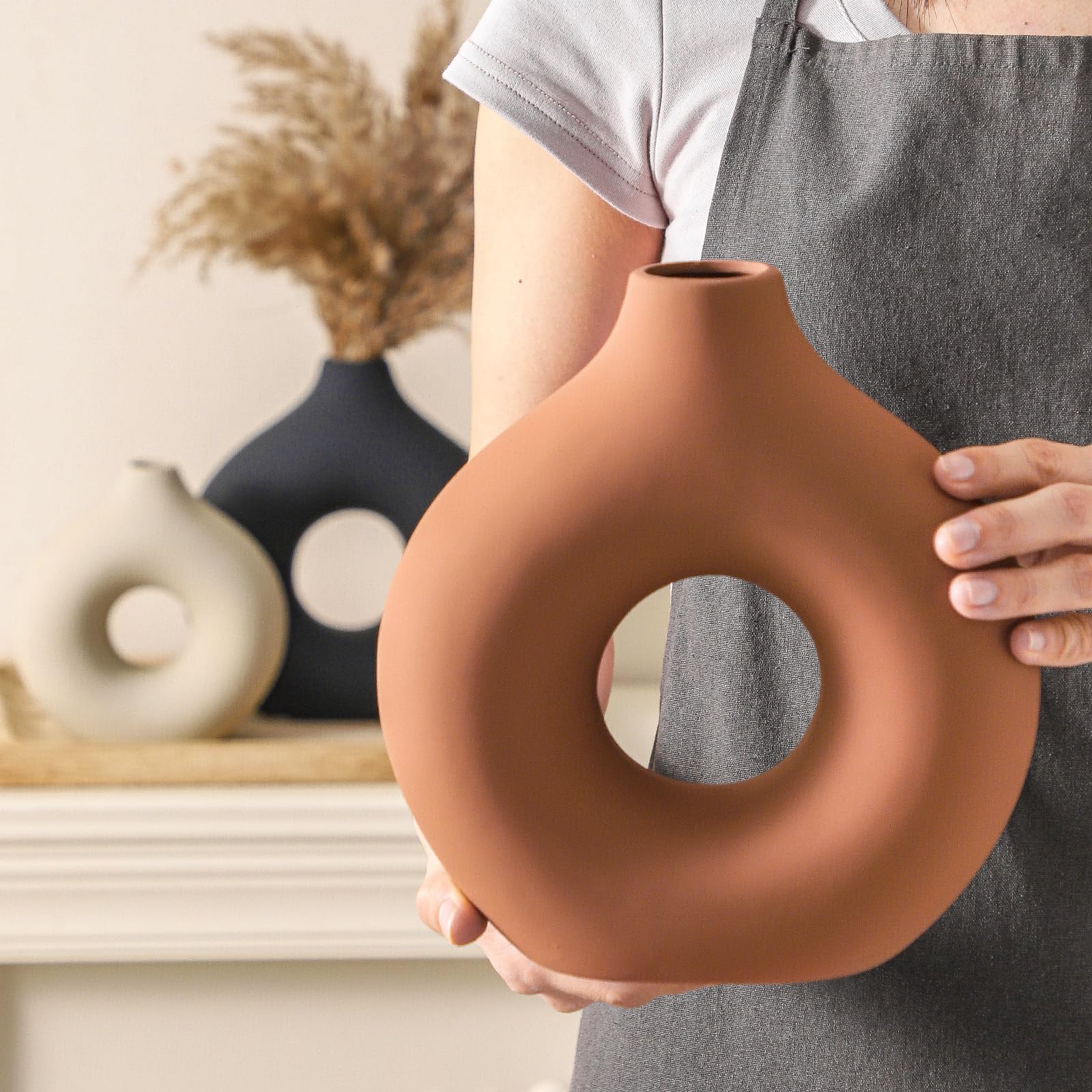 Vanselia donut vase open hollow design enhances display versatility