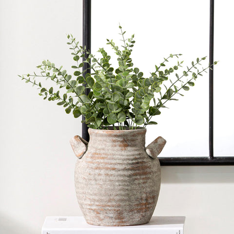 Non-slip pad on Vanselia vase base protects surfaces during movement.