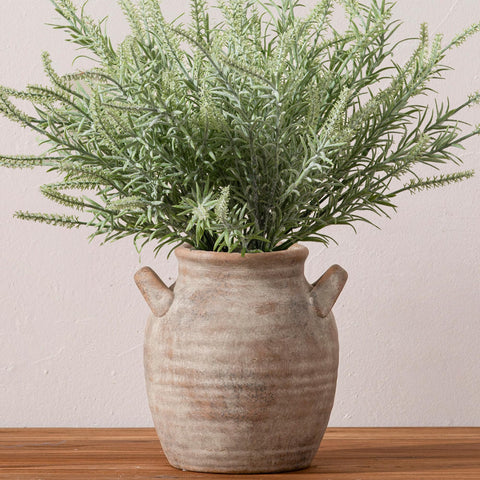 Vanselia vase in dining area as a standalone centerpiece.