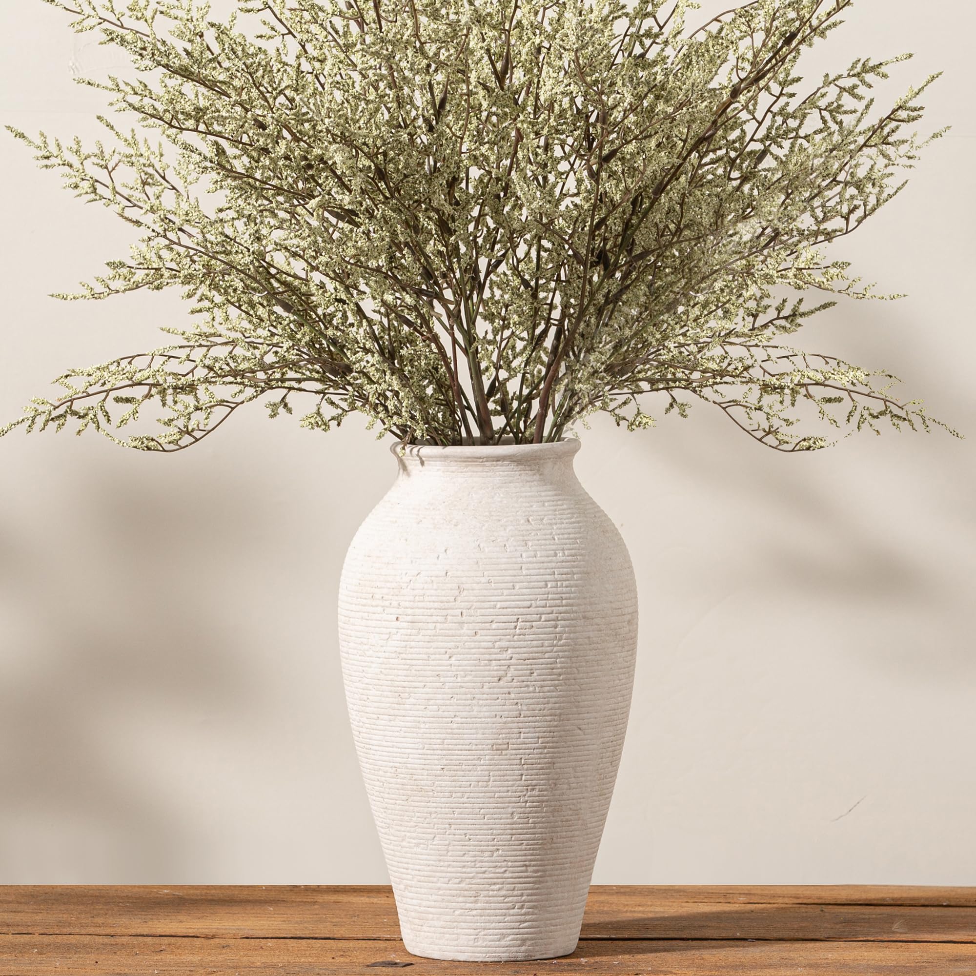 Vanselia vase with non-slip base protecting surfaces