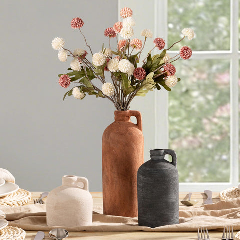 Vanselia waterproof interior supports live or faux arrangements.