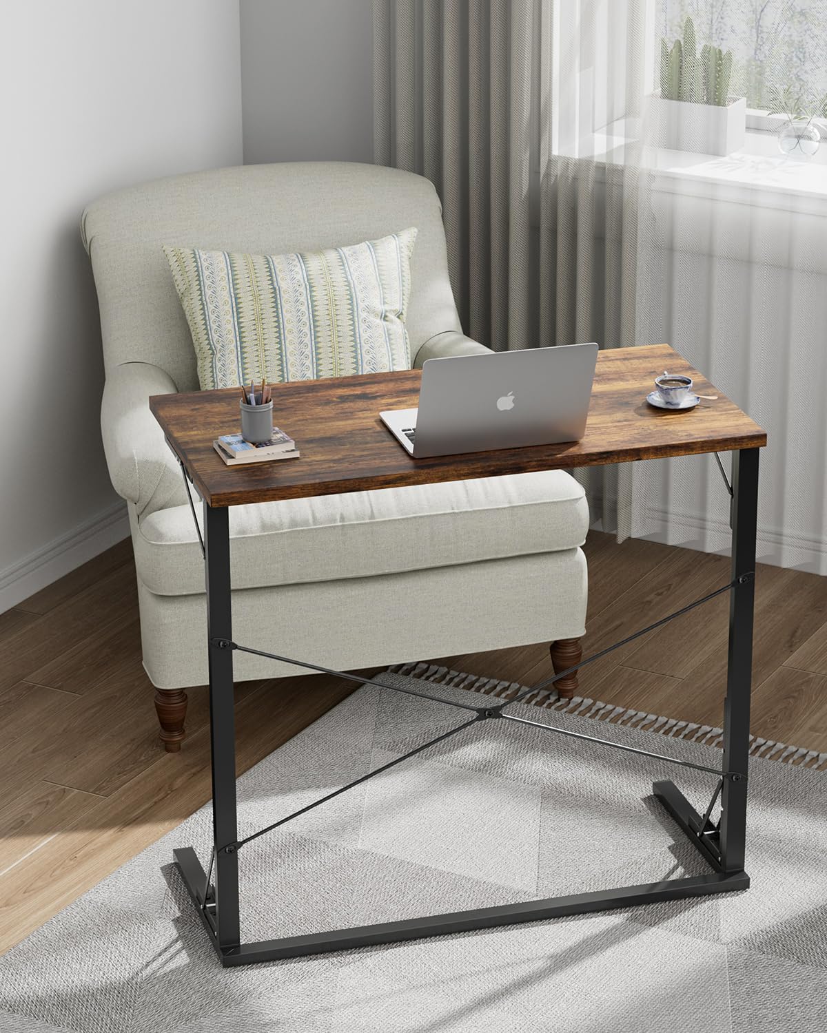 Vantic desk top with scratch-resistant MDF surface stays clean.