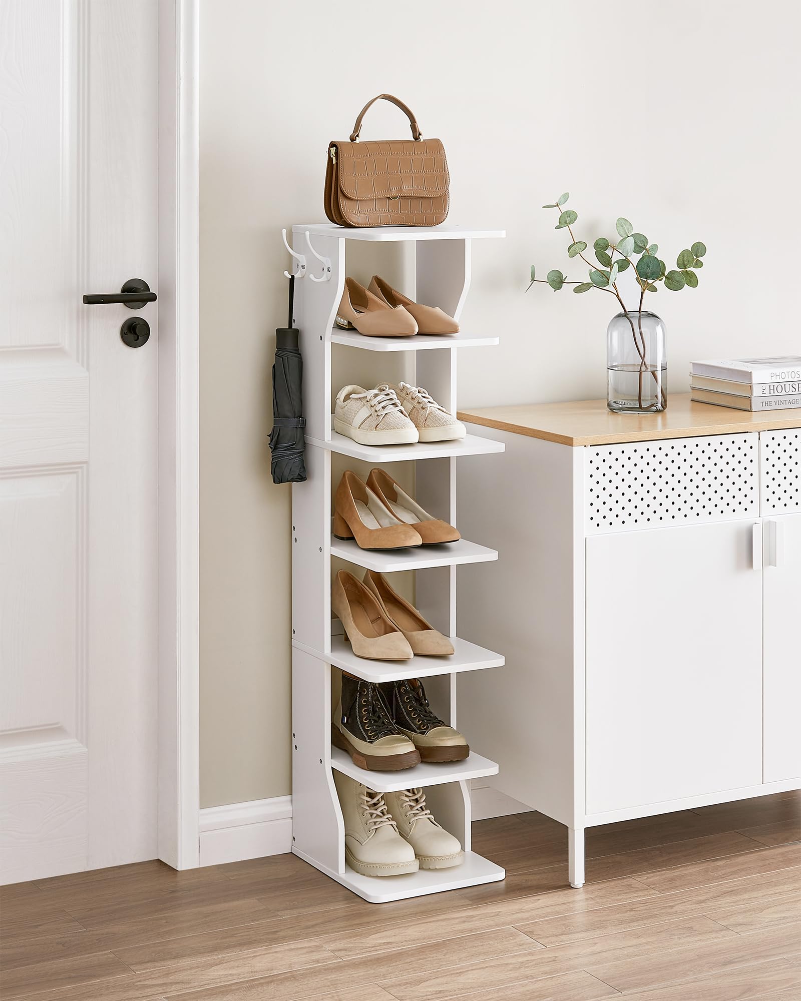 VASAGLE corner tower shelf side view suitable for tight corners and entryways