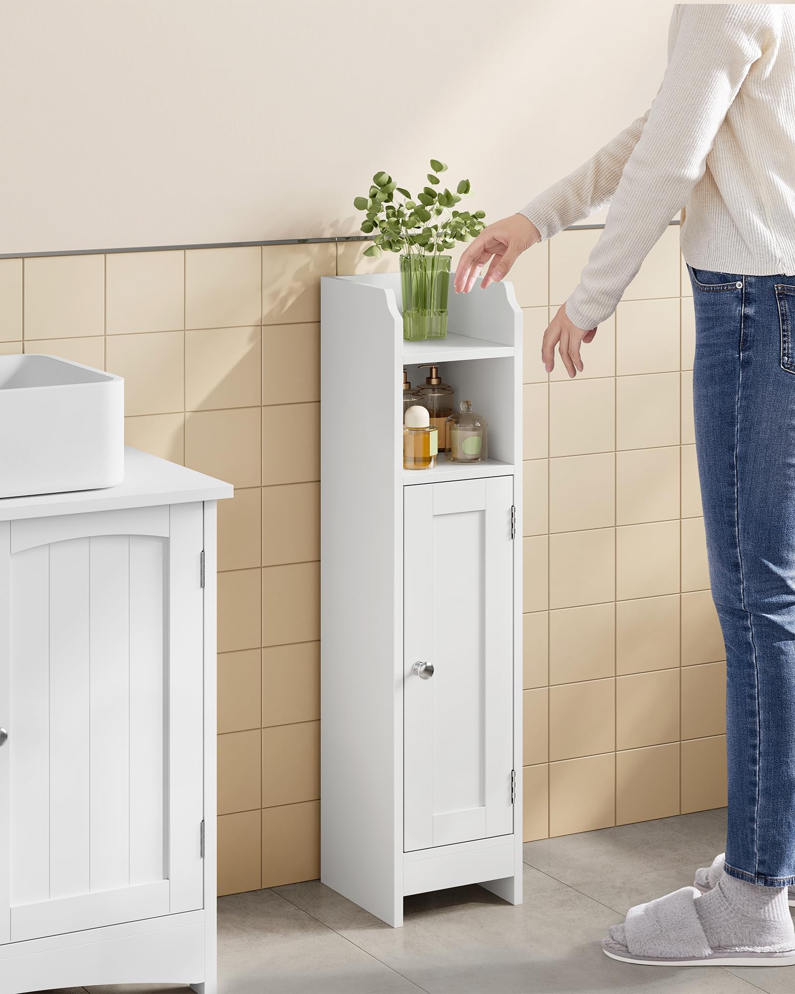VASAGLE UBBC310W01 clean cloud white finish complements small spaces.