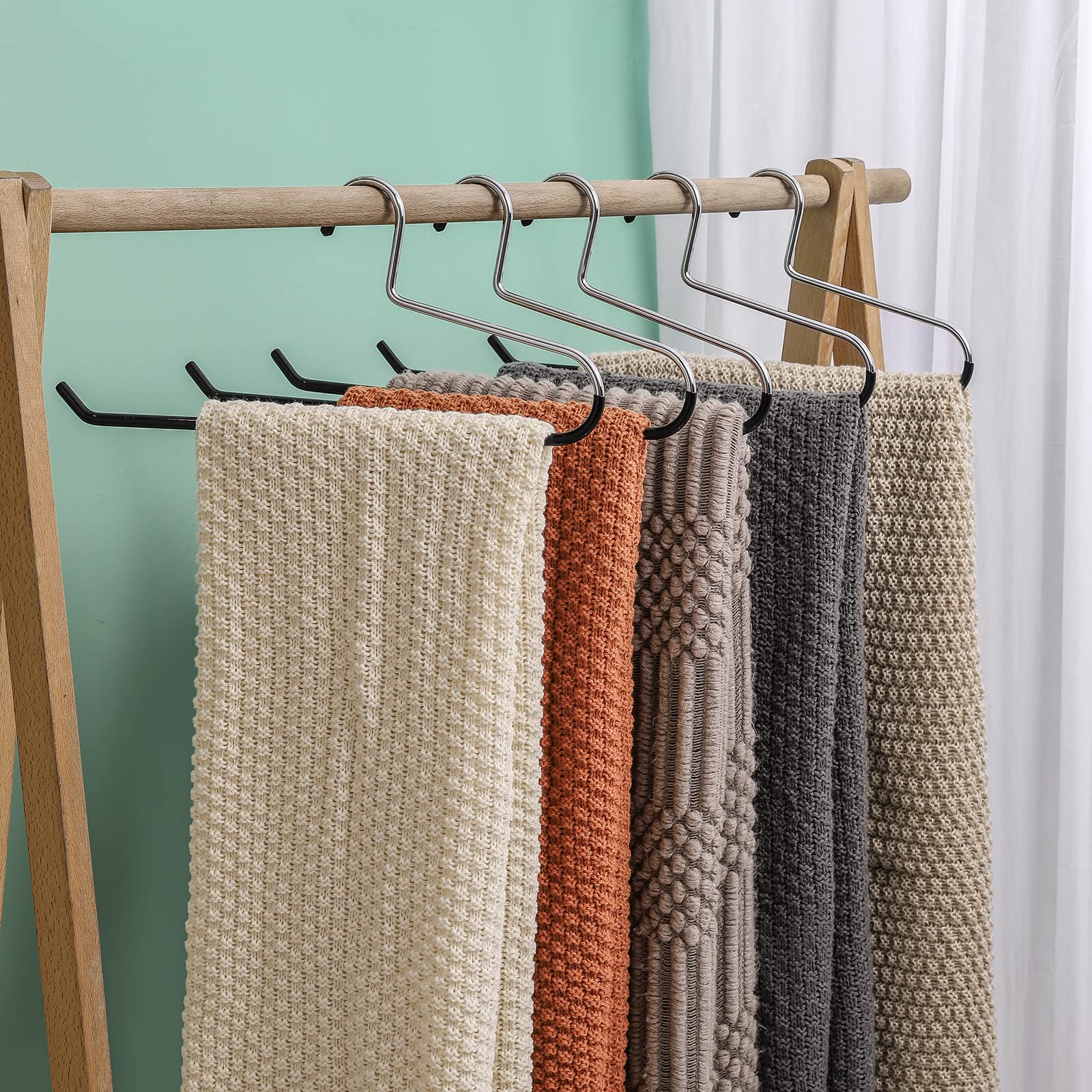 VASLIM black vinyl coating provides smooth, quiet hanging for towels.