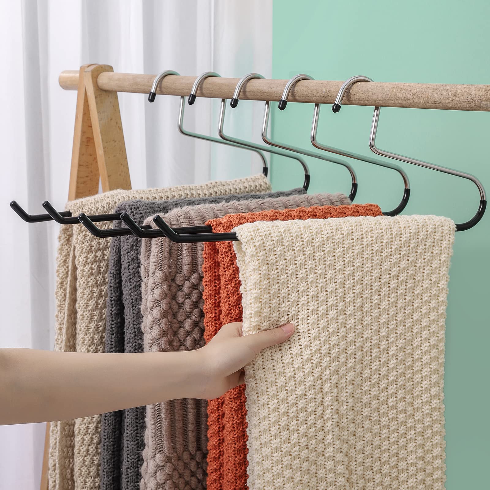VASLIM rubber-tipped open-ended hanger protects garments from snags.